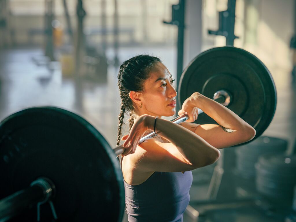 Woman-gym-weights