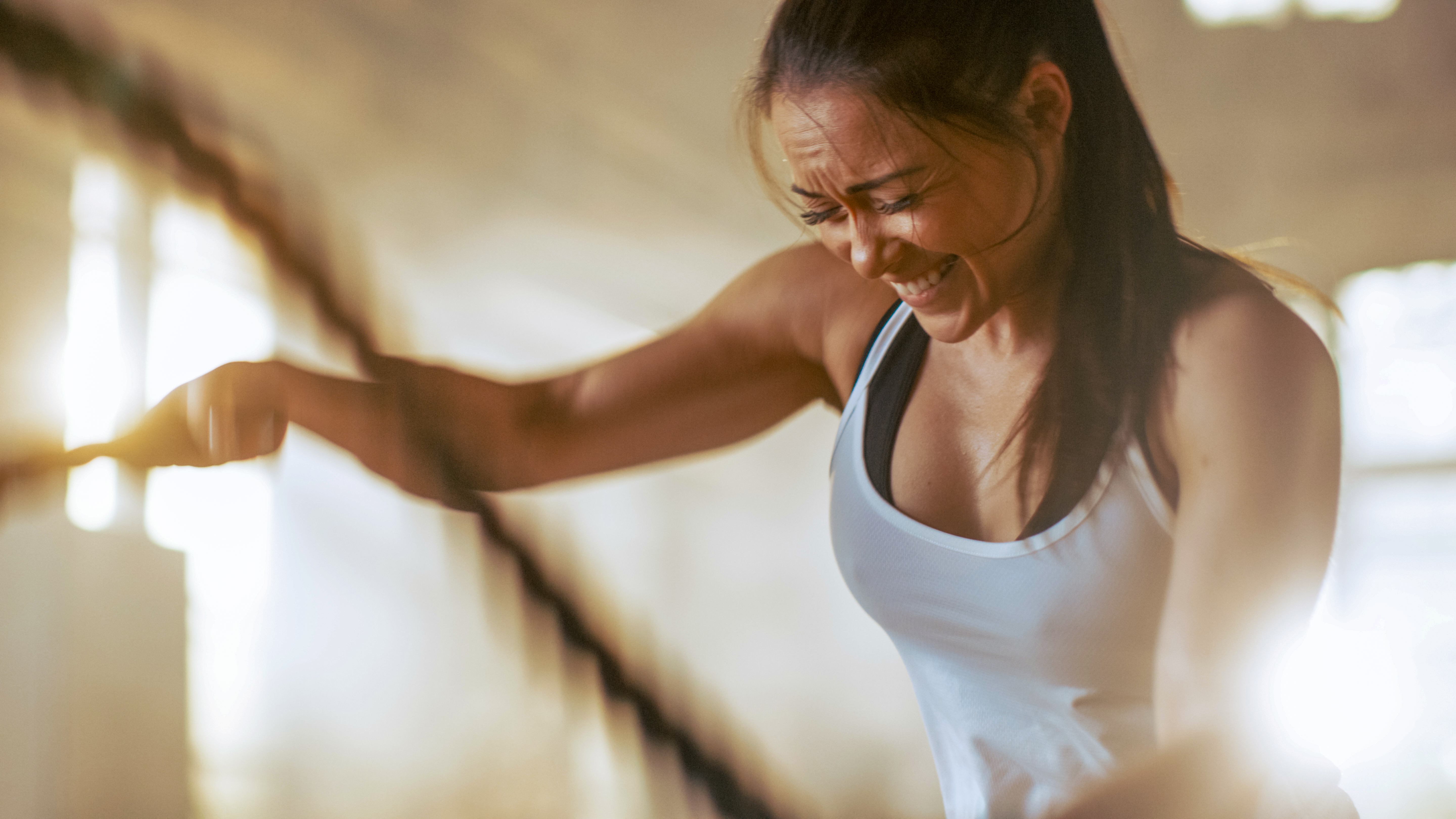 battle ropes woman